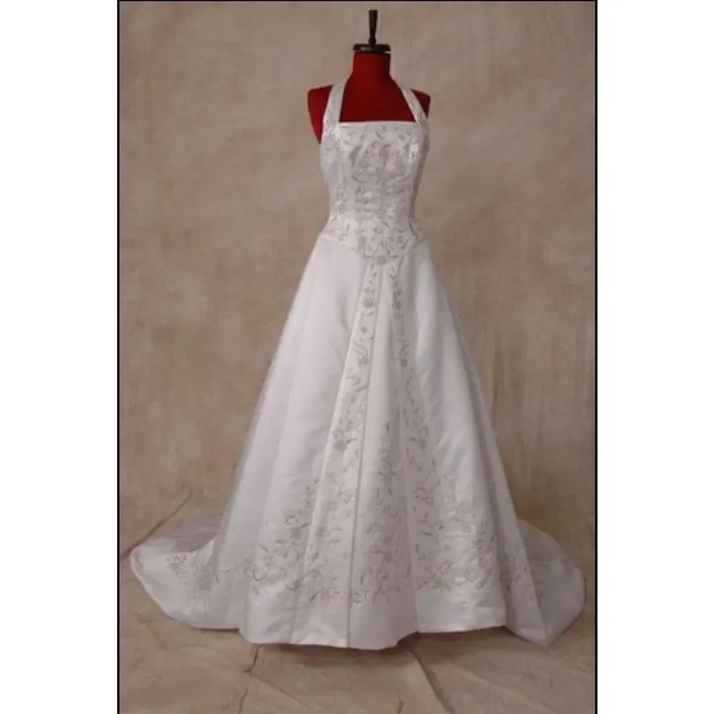 Wedding gown brand new custom made halter top w/beading and embroidery sz 10